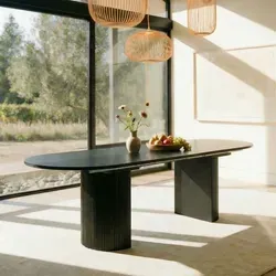 Esstisch EMEZA 180-240 x 90 cm - Ausziehbarer ovaler Tisch in Schwarz mit stabilen Standfüßen - Der Esstisch EMEZA besticht durch seine elegante ovale Form und die pflegeleichte MDF-Oberfläche. Mit der praktischen Ausziehfunktion ist er ideal für gesellige Abende mit Familie und Freunden. Perfekt für moderne Esszimmer!