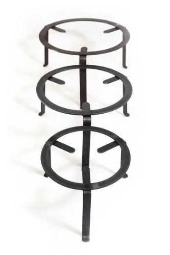 DESTILLATIO 50 cm Dreibein Ständer für die Feuerküche | Geschwärztes Schmiedeeisen | Ideal für alle großen Kessel, Töpfe und Pfannen zum Kocen am Lagerfeuer | Stabil und sicher