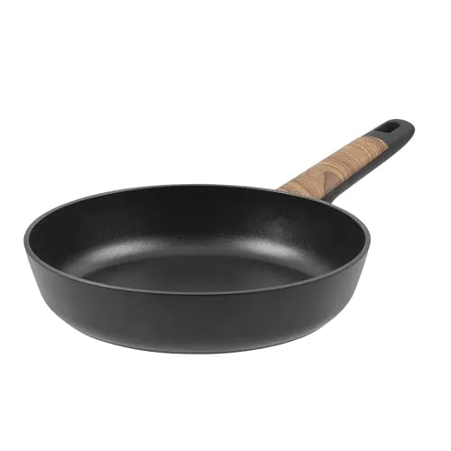 RESTO 93183 Bratpfanne 24cm - Recyceltes Aluminium für alle Herdarten - Pfanne mit langlebiger Antihaftbeschichtung, ideal für fettfreies Braten. Ergonomischer Griff in Holzoptik und verstärkter Boden für beste Hitzeverteilung.