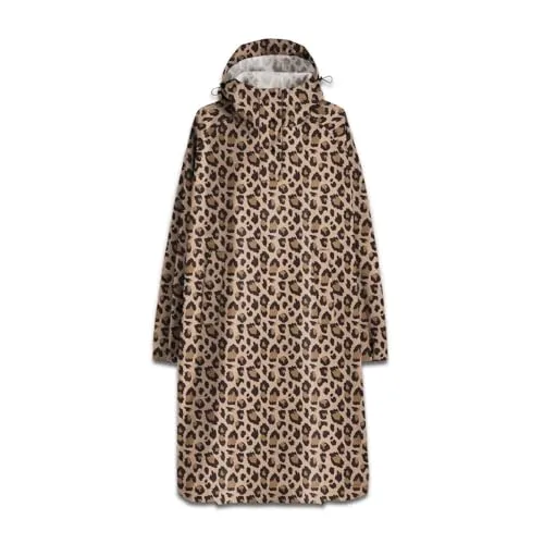 reisenthel mini maxi raincoat leo macchiato – kompakte Regenjacke für unterwegs - Der praktische mini maxi Poncho von reisenthel lässt sich in der eigenen Brusttasche verstauen und ist somit ideal für unterwegs. Mit wasserabweisendem Polyestergewebe schützt er zuverlässig vor leichtem Regen.