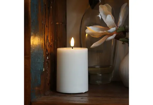 Deluxe Homeart LED-Kerze Mia Deluxe Echtwachs flackernd Wachsspiegel H: 10cm D: 7,5cm weiß