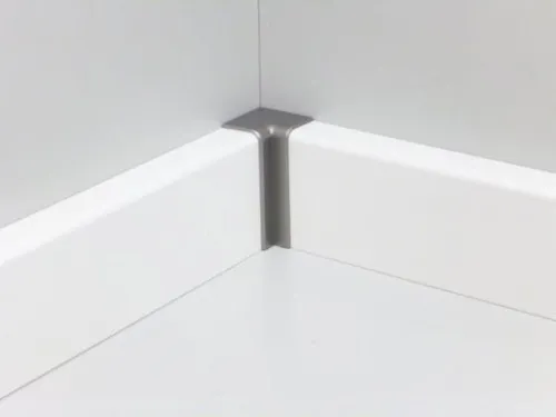 B.S. Bauprogramm Innenecke für Sockelleiste 18 x 50 mm silber Ecke Leiste