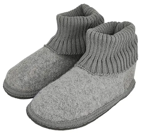 Beck Hüttenschuh Hygge Hüttenschuhe aus Schurwolle in Grau (Größe 26) - Kuschelige Hüttenschuhe aus hochwertiger Schurwolle, ideal für gemütliche Abende. Rutschfeste Gummisohle sorgt für sicheren Halt, während der elastische Verschluss bequemes An- und Ausziehen ermöglicht.