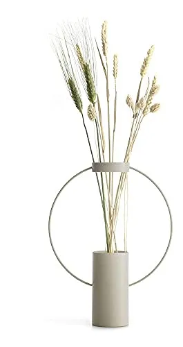 Sagaform 5018152 Vase, Metall - Sandfarbene Metallvase aus der Moon-Serie von Sagaform, ideal für lange Blumen. Mit einer Breite von 23,5 cm und einer Höhe von 30 cm verleiht sie deinem Zuhause einen modernen Look.