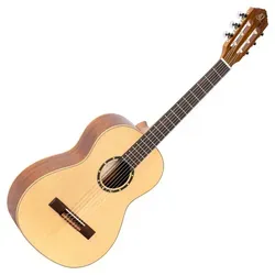 Ortega R121-3/4 NT B-Stock Konzertgitarre - B-Stock Konzertgitarre in 3/4 Größe mit seidenmatte Fichtendecke und Mahagoni-Korpus, ideal für Einsteiger. Inklusive Gig Bag und voller Garantie trotz leichter Gebrauchsspuren.