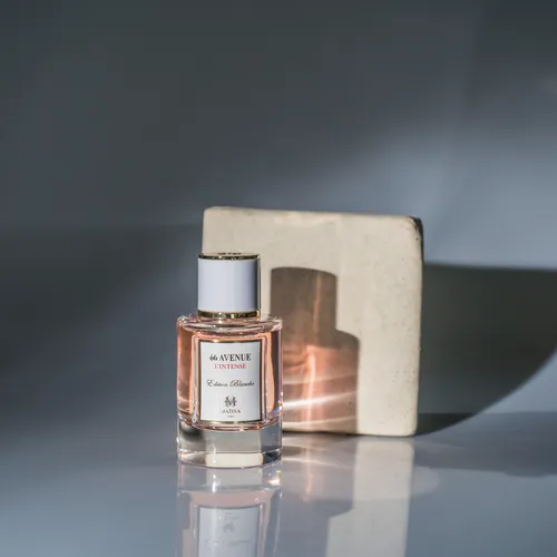 Maison Maïssa 66 Avenue L'Intense Eau de Parfum 50 ml - Eau de Parfum mit orientalisch-holziger Duftkomposition, inspiriert vom Pariser Lifestyle – intensiv und unvergesslich für Tag und Nacht.
