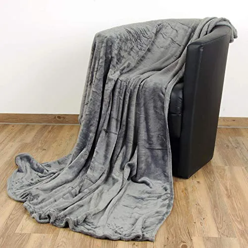 Bestlivings Kuscheldecke Celina - Flauschige Wohndecke für Sofa und Bett, 180 x 220 cm - Bettdecken Kategorie: Hochwertige Microfaser-Decke in Anthrazit mit erstklassiger Wärmespeicherung - ideal für gemütliche Stunden und pflegeleicht bei 30°C waschbar.