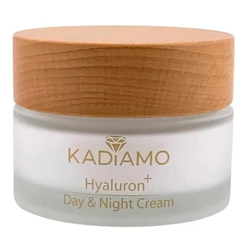 KADIAMO Hyaluron+ Day & Night Cream 50ml - Nachtpflege: Luxuriöse Hyaluroncreme für intensive Feuchtigkeit und ein jugendlich frisches Aussehen. Enthält nieder- und hochmolekulare Hyaluronsäuren zur Reduzierung feiner Fältchen.