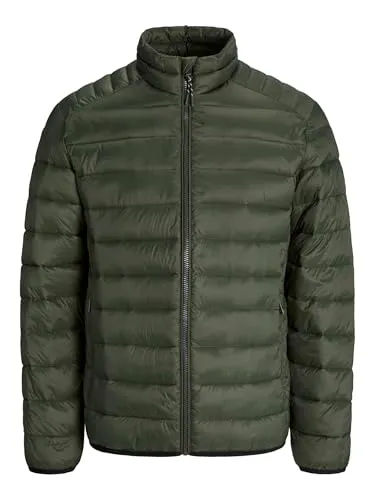 Jack & Jones Steppjacke 'BRADLEY' in Oliv, Größe M - Funktionsjacke mit Stehkragen für optimalen Kälteschutz, ausgestattet mit praktischen Reißverschlusstaschen und einem klassischen Regular Fit für vielseitigen Tragekomfort.