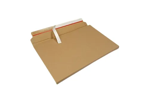 Packen24 Versandkarton Faltschachtel 620 x 420 x 54 mm mit Haftklebung und Aufreißfaden - Praktische Faltschachtel für den Versand von flachen Produkten. Mit Haftklebung für schnelles Verschließen und Aufreißfaden für einfaches Öffnen. Ideal für Dokumente, Textilien und mehr – schützt zuverlässig während Transport und Lagerung.