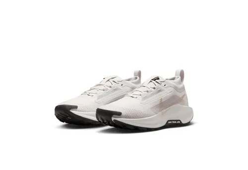Nike Pegasus Trail 5 Gore-TEX VAST Grey/SANDDRIFT-Summit White-Black 40.5 EU - Wetterfeste Trailrunning-Schuhe mit innovativer Gore-TEX-Technologie für optimalen Schutz und Komfort auf jedem Terrain.