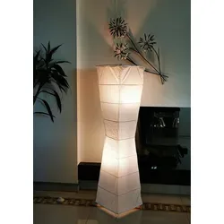 TRANGO LED Stehlampe LADY 1209L – Handgemachte Reispapierlampe in Weiß - Elegante LED Stehlampe mit handgefertigtem Reispapier-Lampenschirm in konkaver Form. Höhe 123 cm, inklusive 2x E14 LED Leuchtmittel. Ideal für Wohnräume und Büros, sorgt für ein gemütliches Licht und einfache Bedienung durch Trittschalter.