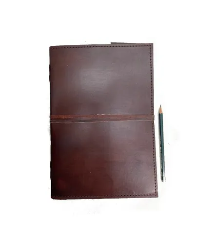 ROOGU Indien Klassik [L] Notizbuch aus Leder – Vintage Handmade - Handgefertigtes Lederbuch im DIN B5 Format, ideal für kreative Skizzen und Notizen. Mit hochwertiger Verarbeitung und zeitlosem Design.