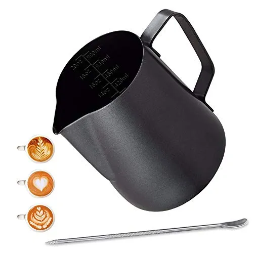 Emsmil 600ml Edelstahl Milchkännchen Kit mit Messung Mark und Latte Art Stift Milchaufschäumer Kännchen Schwarz Milchkanne Barista Sahnekännchen Aufschäumkännchen für Cappuccino Espresso