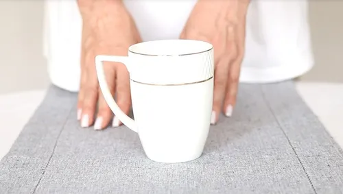 Wilmax Tasse mit Goldlinien, 450 ml, 4er Set - Tassen & Untertassen: Elegante Porzellan-Tassen mit Goldrand, spülmaschinenfest und mikrowellensicher – ideal für stilvolle Teestunden.