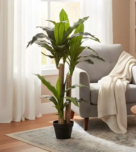 Dekoleidenschaft Kunstpflanze Yucca - Künstliche Palme 105 cm - Täuschend echt wirkende Yucca mit flexiblen Blättern in zwei Grüntönen. Ideal für die dekorative Gestaltung von Wohnräumen. Stabiler Kunststofftopf, Maße: Topf Ø 18 x H 14 cm, Gesamthöhe 105 cm.