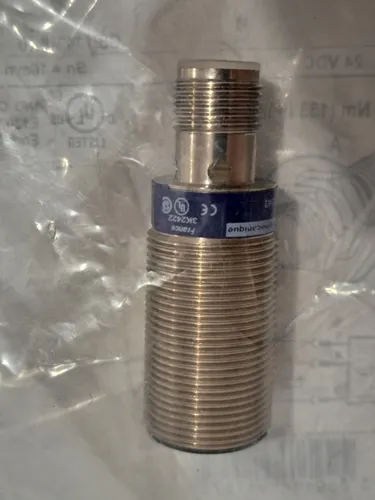 Telemecanique XS1N18PA349D XS1-Induktiver Näherungsschalter M18 - Induktiver Näherungsschalter M18, präzise Erkennung von metallischen Objekten, ideal für Automatisierungsanwendungen.