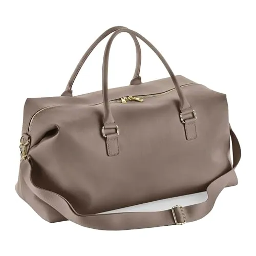 BagBase Boutique Weekender Taupe 53 x 26 x 24 cm (BG760) - Elegante Weekender-Tasche aus 100% PU-Leder mit feiner Saffiano-Körnung, ideal für stilvolle Wochenendausflüge oder Geschäftsreisen. Vielseitige Tragemöglichkeiten und sichere Innentasche für Wertsachen.