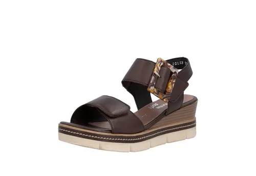 Remonte Keilsandalette mit auffälliger Zierschnalle in Braun – 45 EU - Modische Keilsandalette in Größe 45 mit 6 cm Absatzhöhe und gepolstertem Softfußbett für hohen Tragekomfort. Ideal für den Sommer und vielseitig kombinierbar.