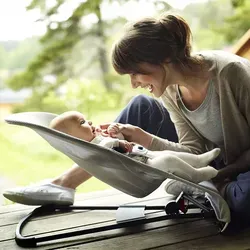 Ergonomische Babywippe mit Höhenverstellung
