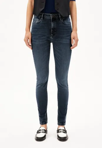 ARMEDANGELS Damen Skinny Jeans TILLAA - Galaxy Blue - Jeans im Skinny Fit aus 92% Bio-Baumwolle, GOTS-zertifiziert, mit X-Stretch für optimale Bewegungsfreiheit und Komfort.