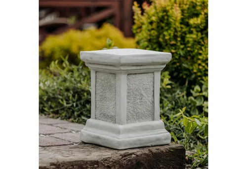 Gartenfigur Sockel Podest von gartendekoparadies.de - Frostsicherer Steinsockel, H. 33 cm, ideal für die ansprechende Platzierung von Pflanzen und Figuren im Garten.