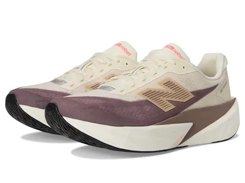 NEW BALANCE Herren Laufschuhe FuelCell Rebel v5 - Schnelligkeit trifft Stil - Laufschuhe mit dynamischer FuelCell-Zwischensohlentechnologie für ein reaktionsfreudiges Laufgefühl. Modernes Design mit Mesh-Obermaterial ideal für schnelle Kilometer.