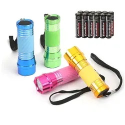 EverBrite 4er-Pack LED Taschenlampe Mini, 90mm Kleine Taschenlampen, Leuchtend im Dunkeln, Camping Wandern Outdoor Party-Leichtgewicht, Batterien Inklusive