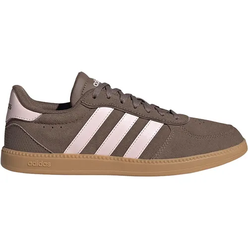adidas BREAKNET SLEEK Damen Sneaker in earstr-clpink-gum, Größe 37 1/3 - Moderne Sneaker mit minimalistischen 3-Streifen, weichem Leder-Obermaterial und perforiertem Zehenbereich für hohen Tragekomfort. Ideal für den Alltag und sportliche Aktivitäten.
