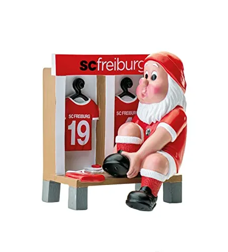 SC Freiburg Gartenzwerg Kabine - Gartenstatuen mit Stadionfeeling! Der sitzende Gartenzwerg im rot-weißen Look bringt die SC Freiburg Leidenschaft in Ihren Garten. Material: Polyresin, Maße: ca. 14,5 x 12 x 19 cm.