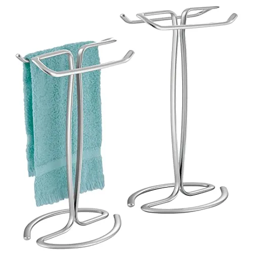 mDesign Handtuchhalter Set - Freistehender Handtuchständer 2er Set aus Metall - Praktisches 2er-Set freistehender Handtuchhalter von mDesign, ideal für Badezimmer und Gäste-WC. Rostbeständig und stabil, kein Bohren nötig – sofort einsatzbereit!