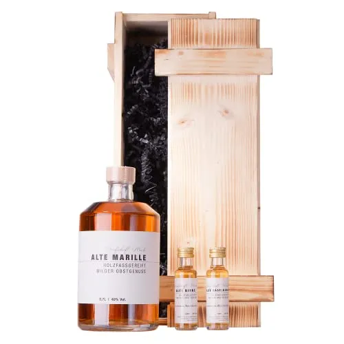 Grafschaft Mark Alte Marille Schnaps Geschenkset | 1x 0,7 L & 2x 0,02 L | 40% Alkohol | edle Holzbox mit Marillenbrand, Birnenbrand, Haselnussbrand | Obstler im Holzfass gelagert | Schnaps Geschenk