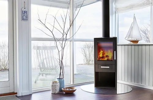 Varde ALS Kaminofen Stahl Schwarz - Kaminofen für bis zu 200 m³, mit effizientem Dreifach-Luftsystem und großer Sichtscheibe für optimalen Blick auf das Feuer. Ideal für eine umweltfreundliche und kostensparende Wärmequelle.
