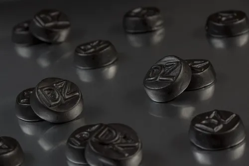 Meenk Dubbel Zoute Drop Stark Lakritz 1 KG in schwarz von Meenk