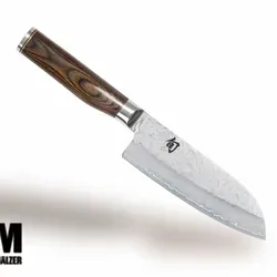 KAI Shun Premier Tim Mälzer Santoku 14 cm - Santoku-Messer mit 14 cm Klingenlänge, VG-MAX Kernstahl und 32 Lagen Damast. Ideal für präzises Schneiden, handgehämmert für eine einzigartige Optik und Schärfe.