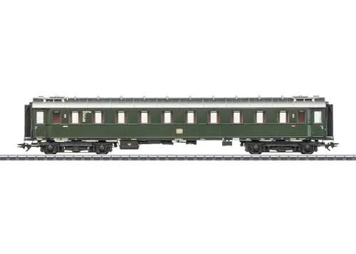 Märklin 42520 H0 Schnellzugwagen B4üwe, DB 2. Klasse - Modelleisenbahn, detailgetreues H0-Modell mit mehrfarbiger Inneneinrichtung und vorbereitet für stromführende Kupplungen – ideal für Sammler und Eisenbahnliebhaber.