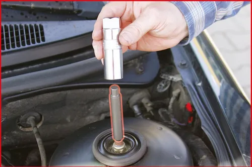 Ks Tools Steckschlüsseleinsatz 150.9435 für Stoßdämpfer-Kolbenstangen - Praktischer Steckschlüsseleinsatz von Ks Tools, ideal für präzise Arbeiten an Stoßdämpfer-Kolbenstangen. Robuste Verarbeitung für Langlebigkeit und Zuverlässigkeit im Werkzeugzubehör.