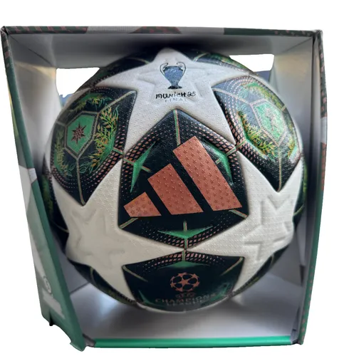 Fußball Grün von adidas