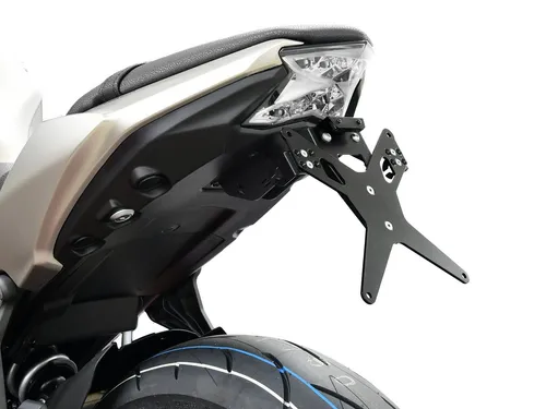 ZIEGER X-Line Kennzeichenhalter für Kawasaki Z650 & Ninja 650 - Robuster Kennzeichenhalter für Kawasaki Z650 & Ninja 650, witterungsresistent mit verstellbarem Neigungswinkel und einfacher Montage ohne Verkleidungsänderungen. ABE-frei und sportliche Optik!
