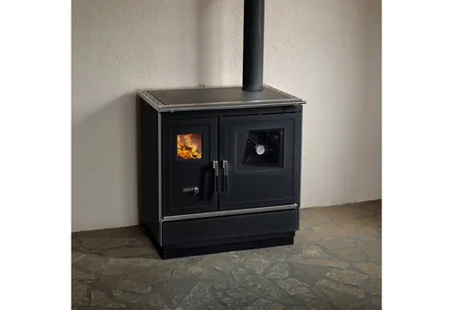 Haas + Sohn Festbrennstoffherd HERD HSH 81 schwarz - Vielseitiger Festbrennstoffherd mit Stahlkochplatte, Aschebehälter und Backfach. Ideal für die effiziente Nutzung von Holz als Brennstoff, perfekt für gemütliche Kochabende.