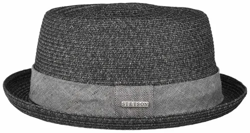 Stetson Strohhut mit Fischgratmuster - Eleganter Pork Pie Strohhut von Stetson mit breitem Garniturband. Ideal für sonnige Tage, bietet er optimalen Tragekomfort dank des Stoffschweißbands.