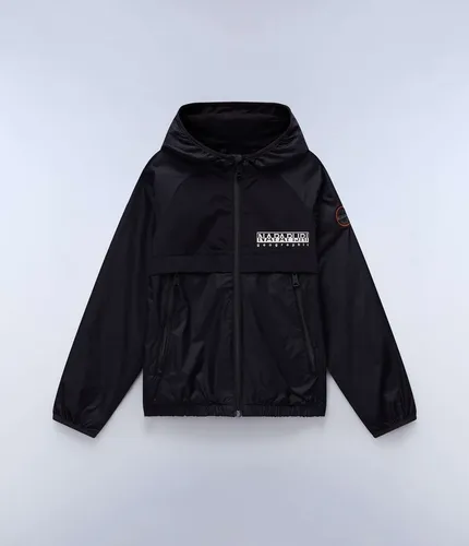 Napapijri Kinder Anorak K A-Allori NP0A4ILD - Stylischer Anorak in Schwarz für Jungen, ideal für den Sommer. Aus strapazierfähigem Nylon gefertigt, bietet er Komfort und eine perfekte Passform für aktive Abenteuer.