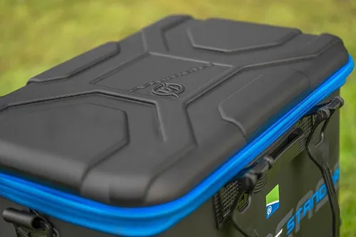 Preston Hardcase Tackle Safe Standard - Angeltasche für Angelzubehör - Formstabile Angeltasche mit wasserabweisendem Design, ideal für Köder und Ausrüstung. Maße: 45x29x27cm, mit starkem Griff und gepolstertem Tragegurt.