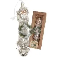 Krebs Glas Lauscha Baumschmuck Santa mit Kranz 22cm - Eleganter Weihnachtsbaumschmuck aus Glas, der stilvolle Akzente setzt. Hochwertige Verarbeitung und zeitloses Design sorgen für eine festliche Atmosphäre. Sorgfältige Verpackung garantiert langlebige Freude.