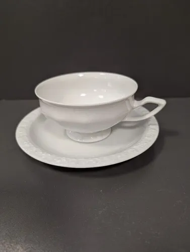 Rosenthal Teetasse mit Untertasse Maria Weiß (2-teilig) - Elegante Teetasse mit passender Untertasse, ideal für stilvolle Teestunden und perfektes Geschenk für Teeliebhaber.