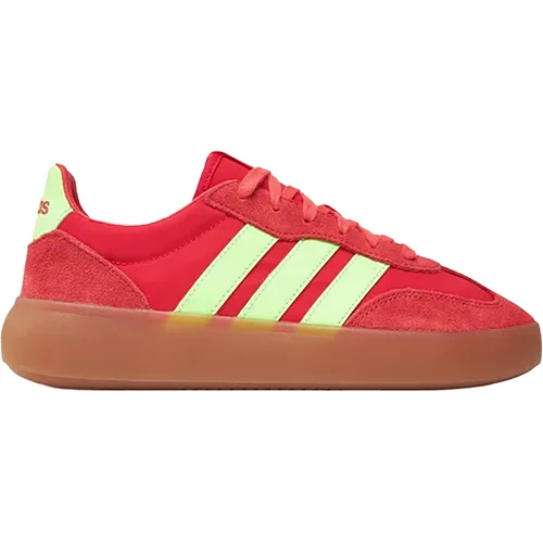 Adidas Barreda Decode Damen - Lila Laufschuh - Sneaker für aktive Frauen, leicht und vielseitig, mit gepolsterter Mittelsohle für optimale Dämpfung und atmungsaktivem Obermaterial für besten Komfort.