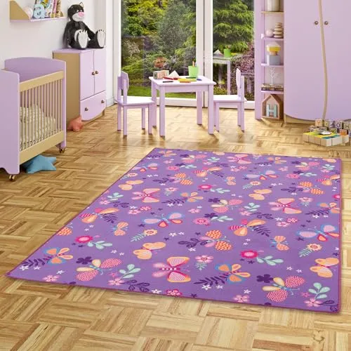 Snapstyle Kinder Spiel Teppich Schmetterling Lila – 24 Größen verfügbar - Teppich fürs Kinderzimmer, aus 100% Polyamid, maschinengetuftet für hohe Strapazierfähigkeit und ideal für kreative Spielwelten.
