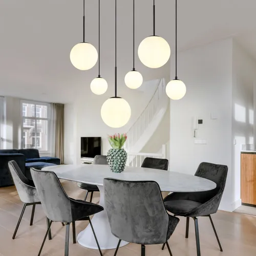 Hängelampe 6-flammig mit Glaskugeln - Moderne Deckenlampe für Esstisch und Wohnzimmer, sorgt mit opalem Glas für sanfte Lichtverteilung und stilvolles Ambiente. Ideal für jeden Raum.