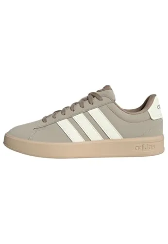 adidas Men's Grand Court 3.0 Schuh – Sportlicher Komfort - Stylischer Sneaker mit regulärer Passform und Schnürsenkeln. Das Synthetik-Obermaterial sorgt für Langlebigkeit, während die Gummiaußensohle optimalen Grip bietet.