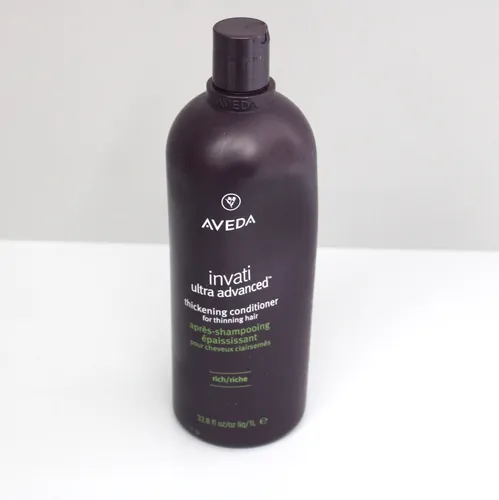 Aveda Invati Ultra Advanced Thickening Conditioner Rich 1L von Aveda